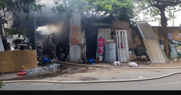 Hà Nội: Tiếp cận chữa cháy từ đầm lầy 1 chiến sĩ công an bị thương Hà Nội: Tiếp cận chữa cháy từ đầm lầy 1 chiến sĩ công an bị thương