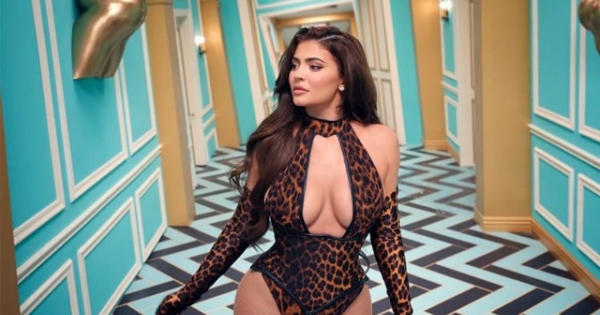 Kylie Jenner kiếm nhiều tiền nhất năm 2020