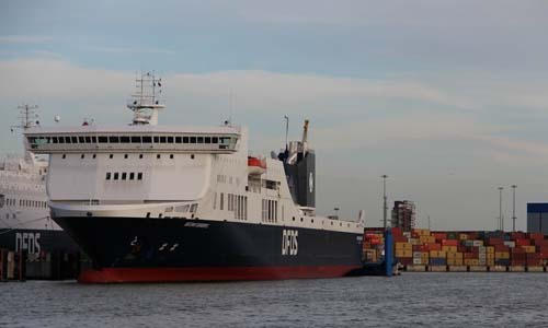 Nổ lớn xảy ra, phà chở 355 người bốc cháy trên biển Baltic