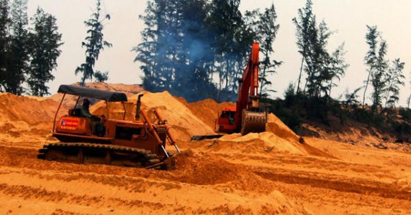 Cận cảnh đại công trường phá rừng để... kịp thi hoa hậu