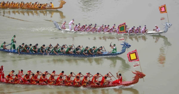 Giỗ Tổ Hùng Vương 2018: Sôi động lễ hội bơi chải truyền thống trên Sông Lô