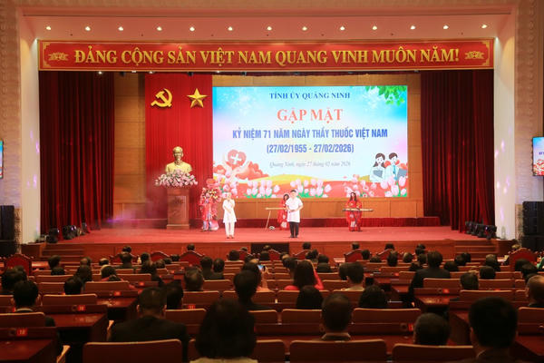 Xây dựng ngành Y tế Quảng Ninh hiện đại, nhân văn, lấy người dân làm trung tâm Xây dựng ngành Y tế Quảng Ninh hiện đại, nhân văn, lấy người dân làm trung tâm