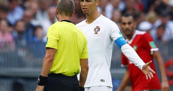 Cầu thủ Morocco tố Ronaldo tiểu xảo, diễn trò như gánh xiếc Cầu thủ Morocco tố Ronaldo tiểu xảo, diễn trò như gánh xiếc