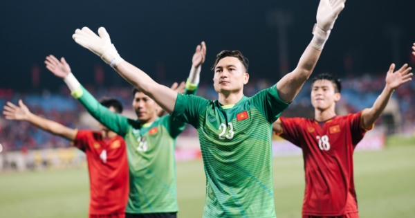 Chúng ta nhỏ bé, nhưng sẽ thật mạnh, nếu biết cùng nhau… ngẩng đầu lên Chúng ta nhỏ bé, nhưng sẽ thật mạnh, nếu biết cùng nhau… ngẩng đầu lên