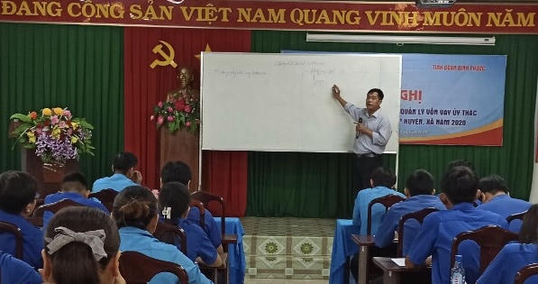 Mách bảo cách giảm nghèo cho gần 200 người trẻ vùng nông thôn Mách bảo cách giảm nghèo cho gần 200 người trẻ vùng nông thôn