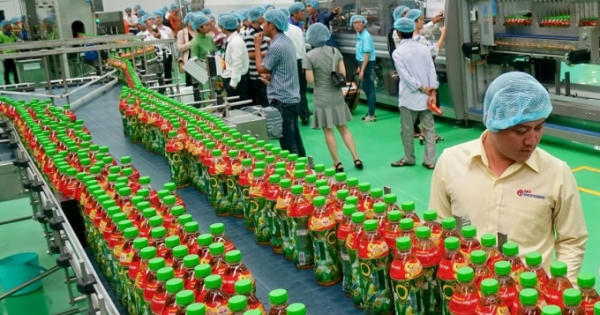 Câu chuyện đằng sau mỗi chai nước giải khát 10.000 đồng của Tân Hiệp Phát