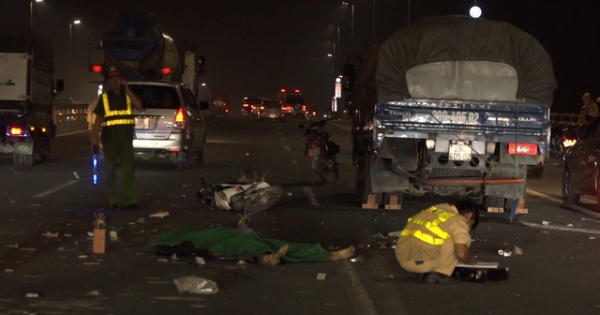 Va chạm với xe tải trên cầu Nhật Tân, nam thanh niên tử vong tại chỗ