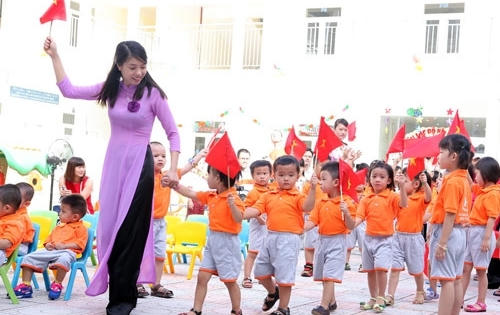 Vì sao ngành sư phạm thừa giáo viên?