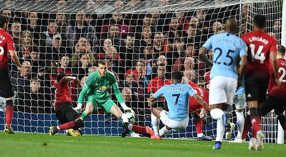 Đánh bại MU ngay tại Old Trafford, Man City giành lại ngôi đầu bảng Ngoại Hạng Anh