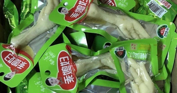 Sốt đồ nội địa Trung Quốc: Hàng Tàu ăn vô tư, quá liều mạng