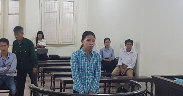 Ghen tức, hắt nước sôi hai mẹ con chị dâu