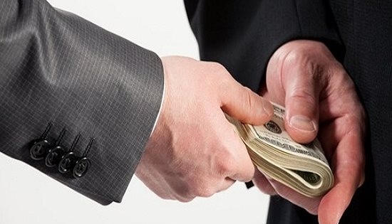 Bắt quả tang Đại úy công an huyện Giồng Trôm đang nhận hối lộ