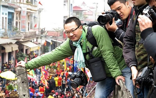 Bảo vệ nhà báo và 'ngòi bút thẳng'