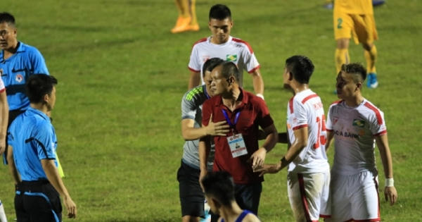 SLNA đề nghị treo còi vĩnh viễn trọng tài Chiến SLNA đề nghị treo còi vĩnh viễn trọng tài Chiến