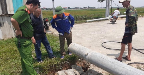 Hà Tĩnh: Cột điện đổ sập khi đang thi công, 1 người tử vong