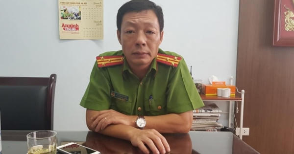 Hà Nội: Trưởng CA quận giải cứu thành công người phụ nữ tưới xăng dọa tự thiêu