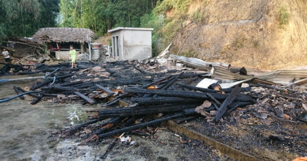 Yên Bái: Một ngôi nhà bị “bà hỏa” thiêu rụi nghi do chập điện
