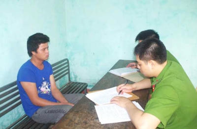 Hà Nam: Bắt đối tượng đột nhập, khống chế hiếp dâm thiếu nữ Hà Nam: Bắt đối tượng đột nhập, khống chế hiếp dâm thiếu nữ