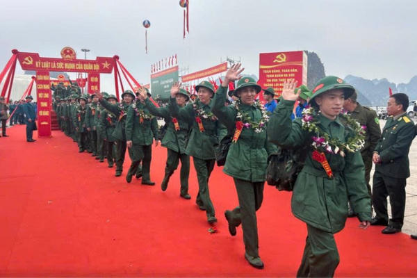 Quảng Ninh đồng loạt tổ chức lễ giao, nhận quân năm 2026