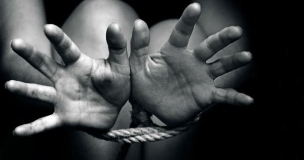 Đứa trẻ reo rắc cái chết trắng tự nhúng mình trong bùn đen từ tuổi lên 10