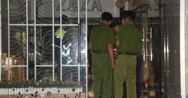 Hơn 14h nghẹt thở vây bắt đối tượng ôm lựu đạn cố thủ trong căn nhà số 128 Hơn 14h nghẹt thở vây bắt đối tượng ôm lựu đạn cố thủ trong căn nhà số 128