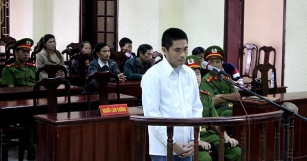 Quảng Trị: Mang xăng đốt vợ cũ lĩnh án 18 năm tù