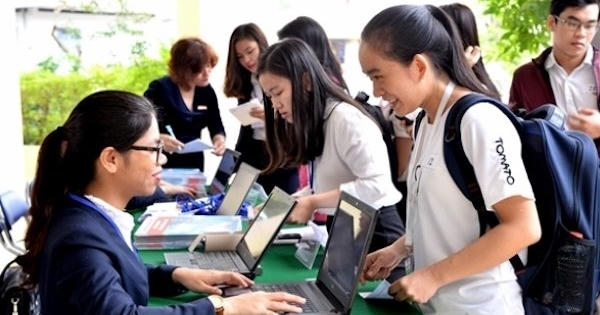 Tuyển sinh 2018: Hồ sơ nộp vào nhiều trường tăng nhẹ Tuyển sinh 2018: Hồ sơ nộp vào nhiều trường tăng nhẹ