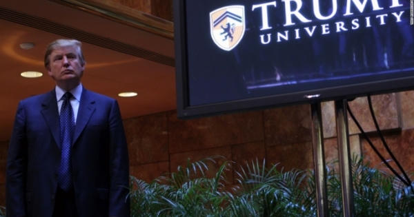 Luật sư đề nghị tòa hoãn vụ kiện Đại học Trump lừa đảo