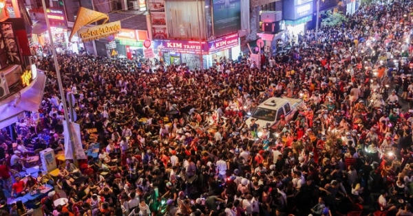 TP HCM: 'Ma quỷ' tràn ngập phố đi bộ trong đêm Halloween