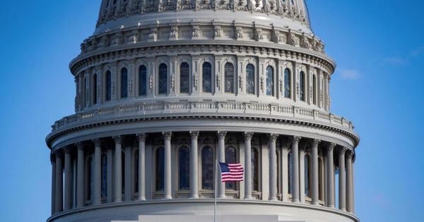 Chính phủ Mỹ thoát nguy cơ đóng cửa