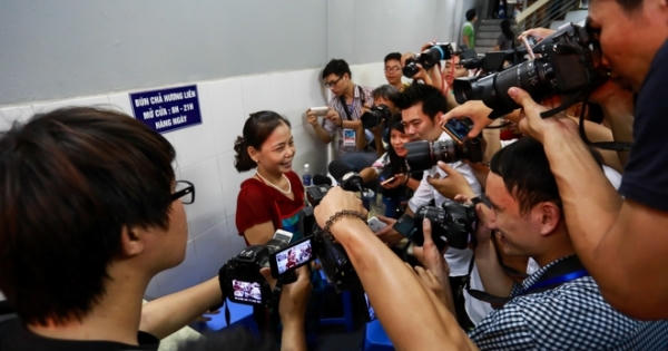 Chủ quán bún chả: "Tổng thống Obama đã tự trả bằng tiền Việt cho tôi" Chủ quán bún chả: "Tổng thống Obama đã tự trả bằng tiền Việt cho tôi"
