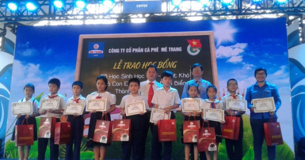 Khai mạc chương trình nghệ thuật Lễ hội Cà phê Mê Trang lần thứ VI năm 2017. Khai mạc chương trình nghệ thuật Lễ hội Cà phê Mê Trang lần thứ VI năm 2017.