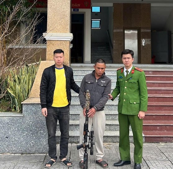 Bắt giữ đối tượng tàng trữ vũ khí nóng, mua bán trái phép ma túy tại Nghệ Bắt giữ đối tượng tàng trữ vũ khí nóng, mua bán trái phép ma túy tại Nghệ