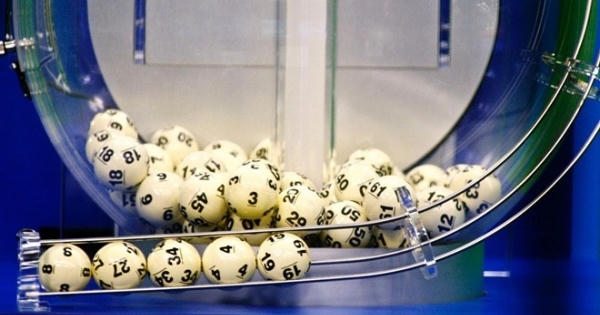 Nữ MC thời tiết sung sướng khi biết tin trúng xổ số gần nửa triệu USD