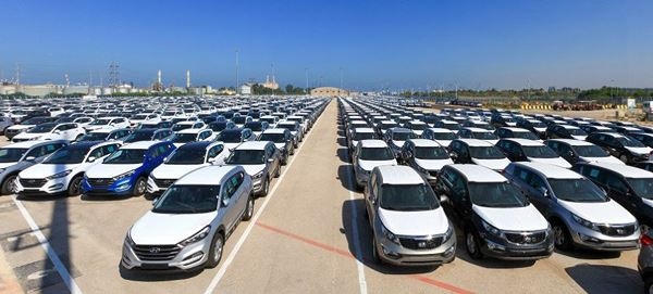 Ô tô nhập khan hiếm: Đại lý làm giá, 'lót tay' mới có xe?