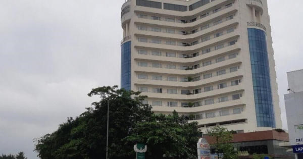 Rơi từ tầng 8 khách sạn, một cán bộ trường Đại học sư phạm kỹ thuật Vinh tử vong