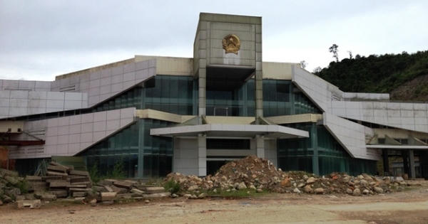 Công trình trăm tỷ ở cửa khẩu Cầu Treo: 5 năm vẫn “lẹt đẹt” Công trình trăm tỷ ở cửa khẩu Cầu Treo: 5 năm vẫn “lẹt đẹt”
