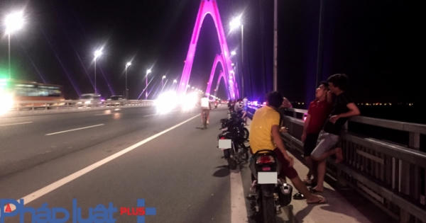 Bản tin Giao thông Plus: Vô tư dừng đỗ trên cầu Nhật Tân