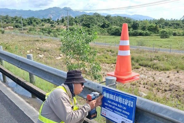 Đẩy mạnh tuyên truyền an toàn giao thông tại trạm dừng nghỉ, các tuyến cao tốc dịp cao điểm Tết Nguyên đán 2026 Đẩy mạnh tuyên truyền an toàn giao thông tại trạm dừng nghỉ, các tuyến cao tốc dịp cao điểm Tết Nguyên đán 2026