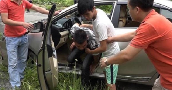 Thực nghiệm hiện trường vụ án giết người cướp taxi rồi lạnh lùng để lại xác lại bên đường