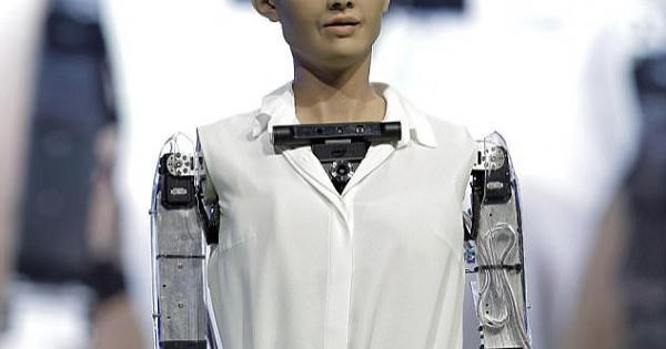 Tuyên bố sốc của robot được cấp quyền công dân đầu tiên thế giới