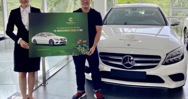 Khách mua Meyhomes Capital Phú Quốc nhận bàn giao xe Mercedes C180