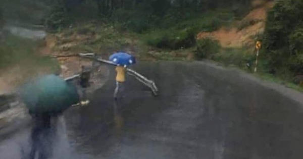 Đắk Lắk: Sạt lở trên Quốc Lộ 26, giao thông bị chia cắt