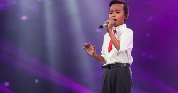 Vietnam’s Idol Kid 2016: “Cậu bé hát đám cưới” giản dị trên sân khấu hát về mẹ Vietnam’s Idol Kid 2016: “Cậu bé hát đám cưới” giản dị trên sân khấu hát về mẹ
