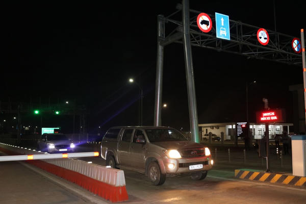 Thu 4,4 tỷ đồng ngày đầu vận hành các trạm thu phí 5 tuyến cao tốc Bắc - Nam Thu 4,4 tỷ đồng ngày đầu vận hành các trạm thu phí 5 tuyến cao tốc Bắc - Nam