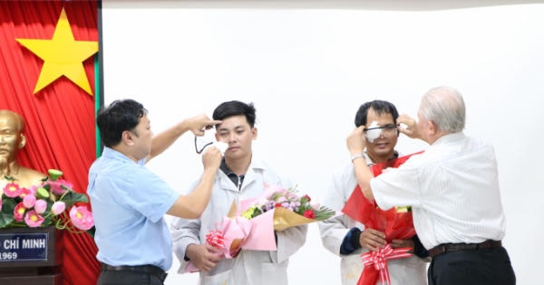Người phụ nữ ung thư hiến tặng giác mạc giúp hai người tìm lại ánh sáng
