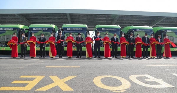 Xe buýt điện đầu tiên của cả nước chính thức lăn bánh, giá vé từ 7.000 đồng