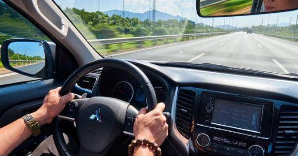 Những điều nên biết khi đi ô tô trời nắng nóng