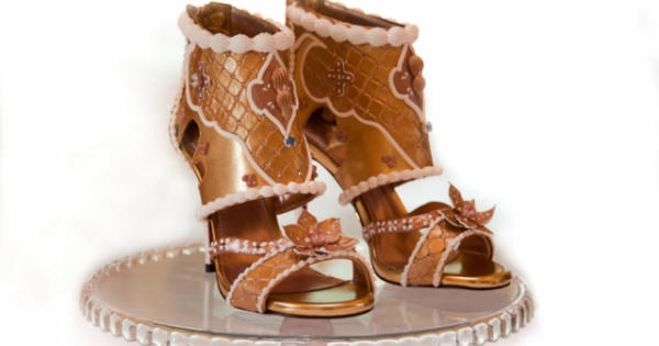 Cận cảnh đôi giày cao gót đắt nhất thế giới giá 15 triệu USD Cận cảnh đôi giày cao gót đắt nhất thế giới giá 15 triệu USD