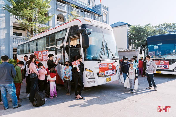 Khởi hành “Chuyến xe 0 đồng” đưa 500 sinh viên, người lao động Hà Tĩnh về quê đón Tết
